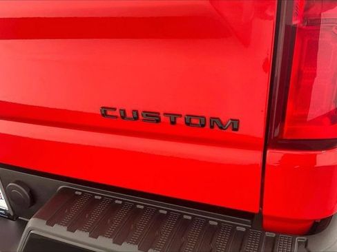 Used 2021 Chevrolet Silverado 1500 Custom Trail Boss w/ LPO, Dark Essentials Package AWD/4WD image 7