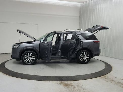 Used 2025 Nissan Pathfinder Platinum w/ Cargo Package FWD image 13
