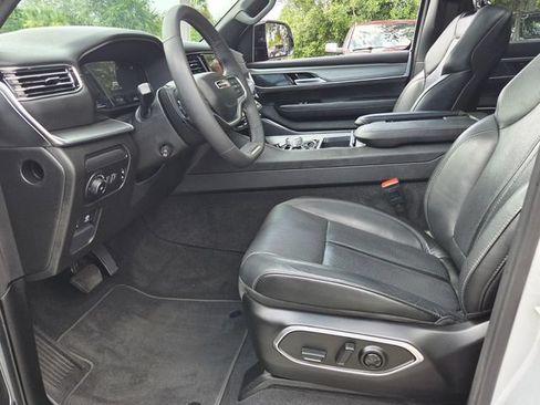 Used 2024 Jeep Wagoneer Series II AWD/4WD image 10
