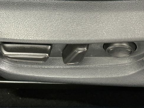 Used 2025 Toyota Camry SE image 13