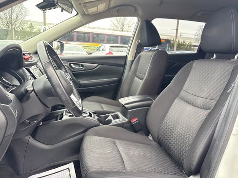 Used 2019 Nissan Rogue SV image 11