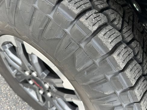 Used 2024 Toyota Tacoma TRD Sport w/ TRD Sport Upgrade Package image 7