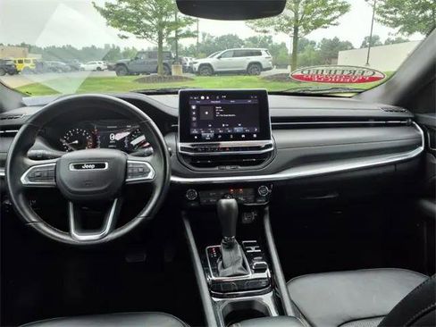 Certified 2022 Jeep Compass Limited image 11