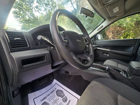 Used 2010 Jeep Grand Cherokee Laredo AWD/4WD image 19