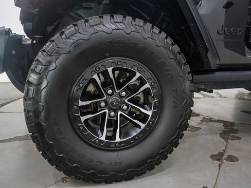 Used 2024 Jeep Wrangler Willys image 30