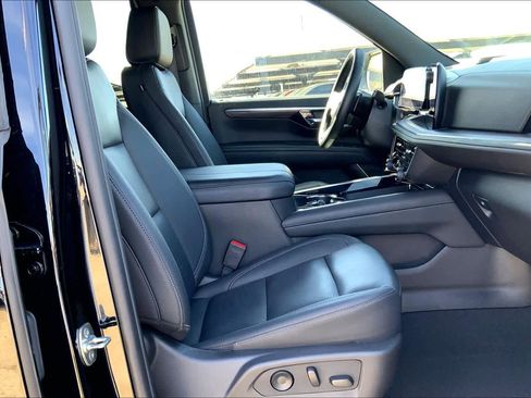 Used 2025 Chevrolet Tahoe LT image 9