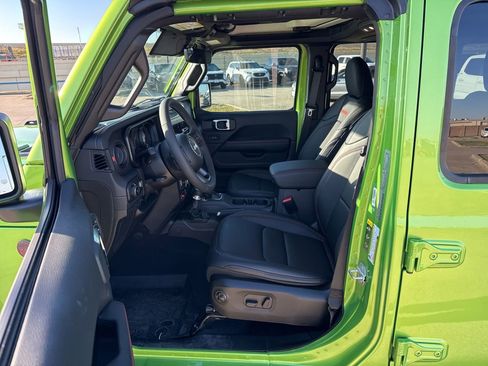 Used 2025 Jeep Wrangler Unlimited Rubicon image 20