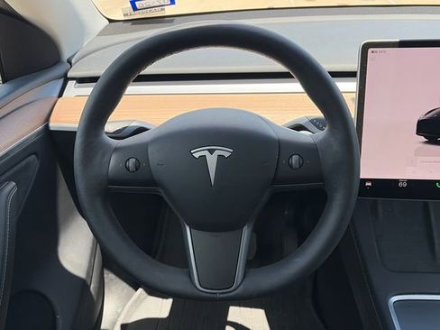 Used 2024 Tesla Model Y Long Range AWD/4WD image 16