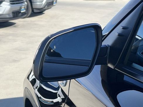 Used 2025 Hyundai Venue SEL image 20