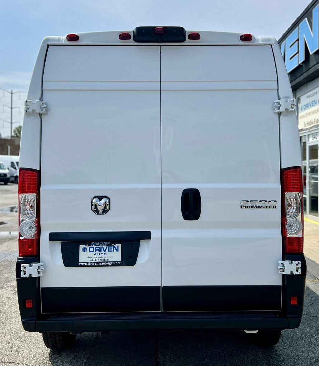 Used 2025 RAM ProMaster 2500 w/ Convenience Group FWD image 4
