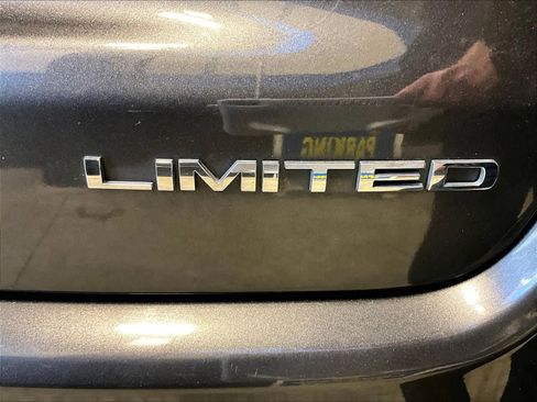 Used 2018 Jeep Compass Limited image 29