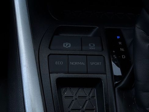 Used 2025 Toyota RAV4 XLE FWD image 27