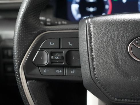 Used 2025 Toyota Tacoma TRD Off-Road AWD/4WD image 16