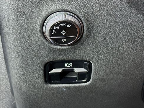 Used 2023 Mercedes-Benz GLC 300 4MATIC image 10