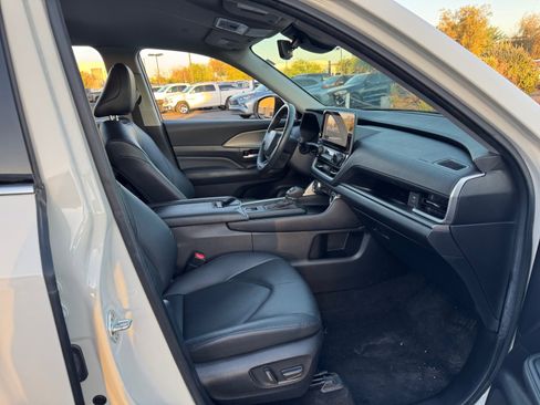 Used 2024 Toyota Grand Highlander AWD Hybrid image 19