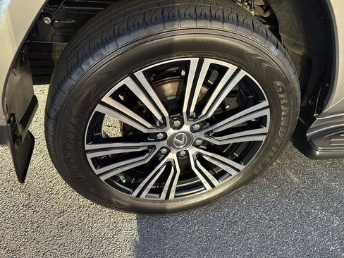 Used 2023 Lexus LX 600 4WD w/ Luxury Package image 37