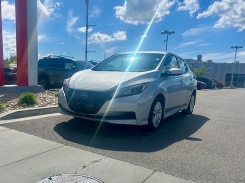 Used 2024 Nissan Leaf S FWD image 3