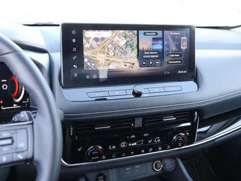 Used 2025 Nissan Rogue SL w/ Tech Package AWD/4WD image 17