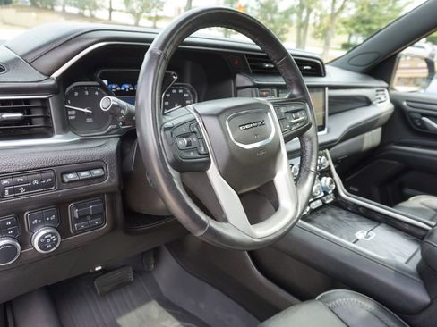 Used 2021 GMC Yukon Denali w/ Denali Premium Package image 20