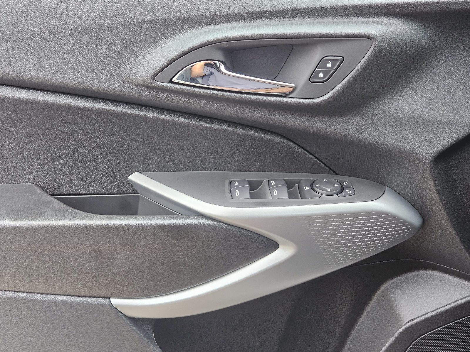 New 2026 Chevrolet Trax RS w/ Driver Confidence Package FWD image 23