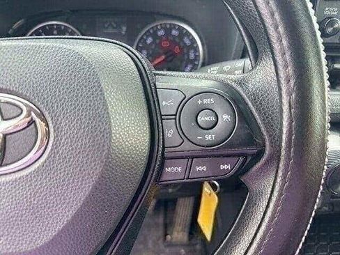 Used 2019 Toyota RAV4 LE image 27