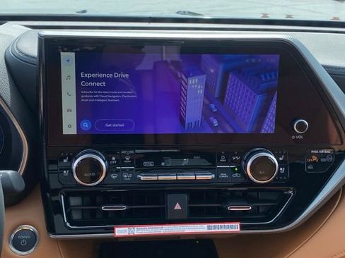 New 2026 Toyota Highlander Platinum AWD/4WD image 18