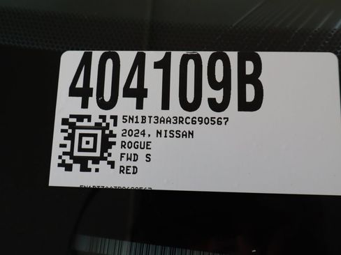 Used 2024 Nissan Rogue S FWD image 39
