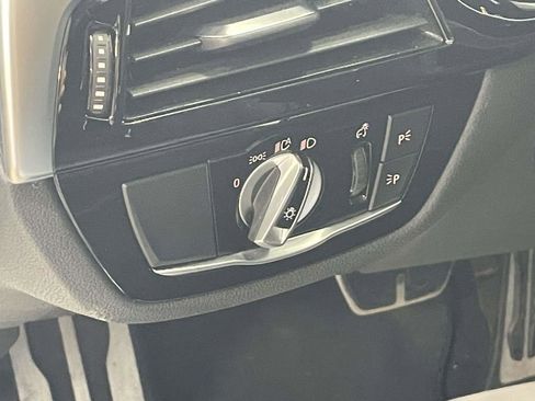 Used 2022 BMW M550i xDrive image 26