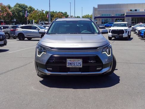 Used 2024 Kia Niro EX Touring FWD image 2