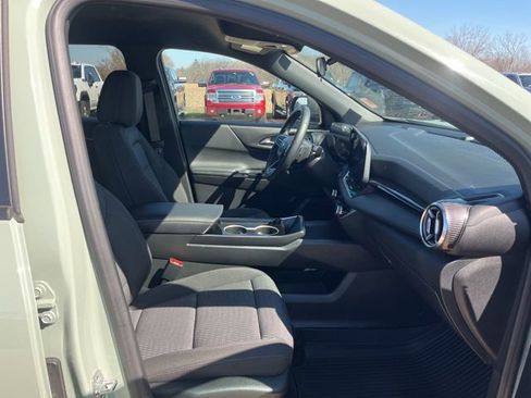 Used 2025 Chevrolet Equinox LT w/ Midnight Edition image 18