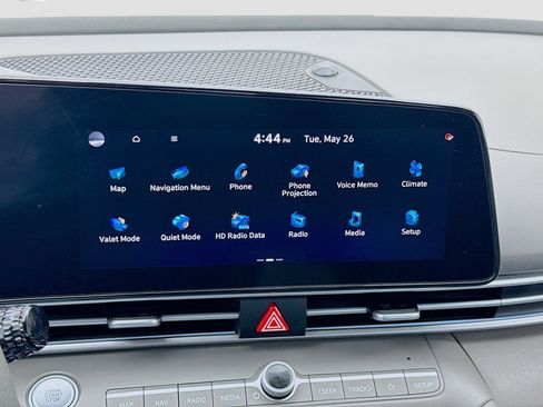 Used 2024 Hyundai Elantra SEL FWD image 11
