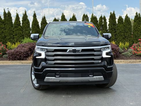 Used 2025 Chevrolet Silverado 1500 High Country AWD/4WD image 5