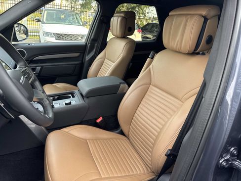 Used 2024 Land Rover Discovery Dynamic SE image 22