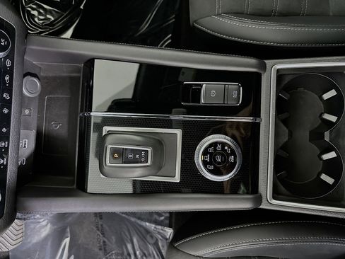 Used 2024 Mitsubishi Outlander SE Black Edition image 22