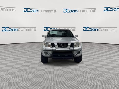 Used 2009 Nissan Frontier PRO-4X w/ Technology Pkg AWD/4WD image 3