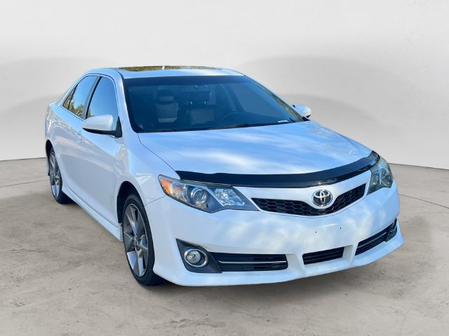 Used 2012 Toyota Camry SE w/ Leather Pkg FWD image 3