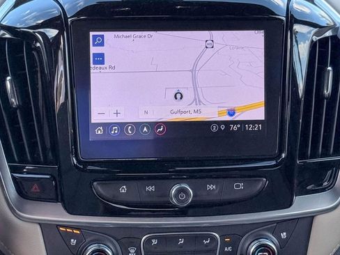Used 2022 Chevrolet Traverse Premier image 21