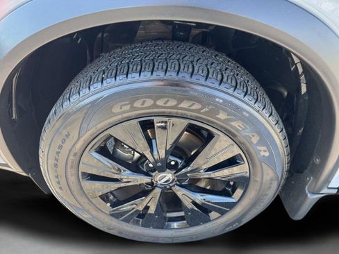 Used 2023 Nissan Rogue SV w/ SV Premium B Package image 23