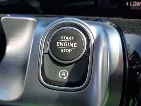 Used 2021 Mercedes-Benz GLB 250 4MATIC image 31