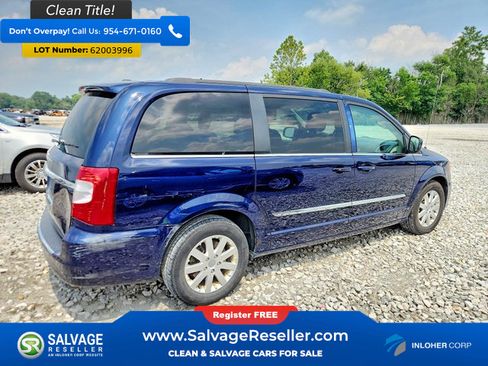 Used 2014 Chrysler Town & Country Touring FWD image 4