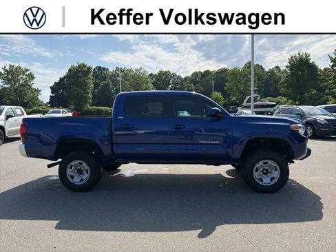 Used 2022 Toyota Tacoma SR5 RWD image 6