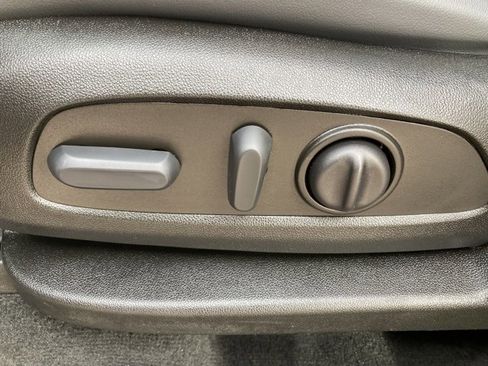 Used 2023 Buick Enclave Essence w/ Sport Touring Edition image 32