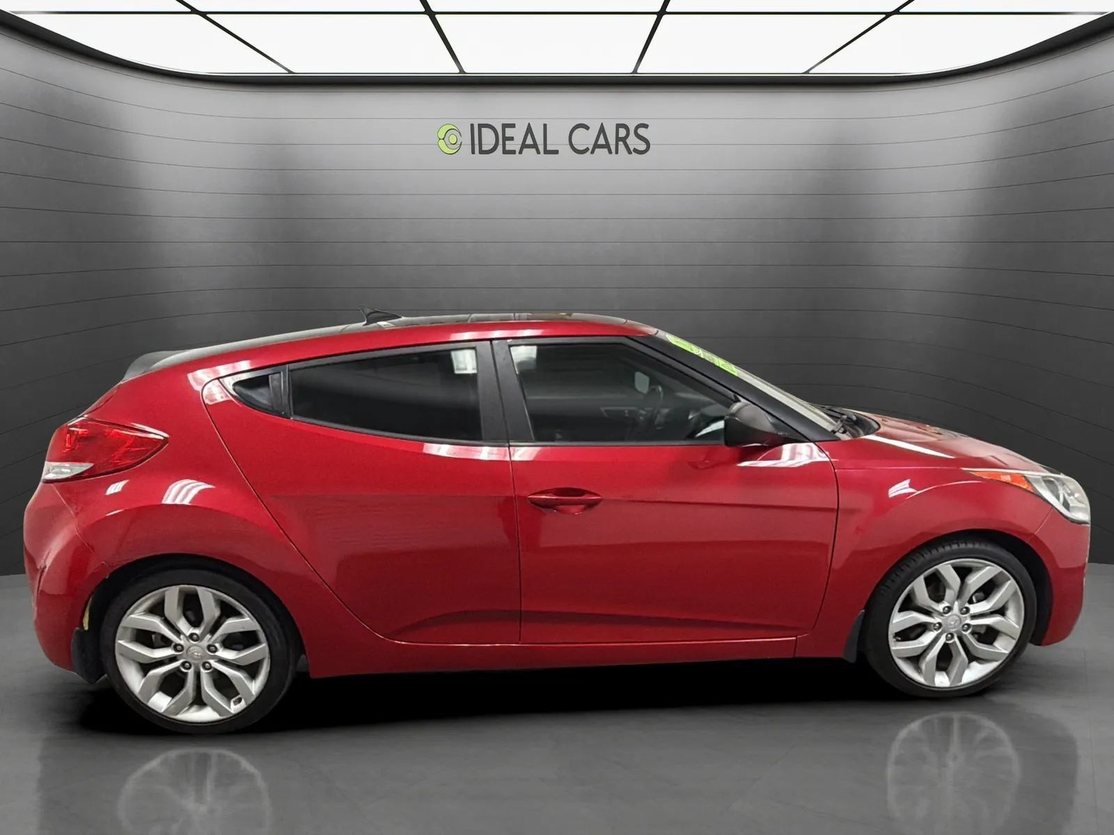 Used 2013 Hyundai Veloster w/ Style Pkg FWD image 4