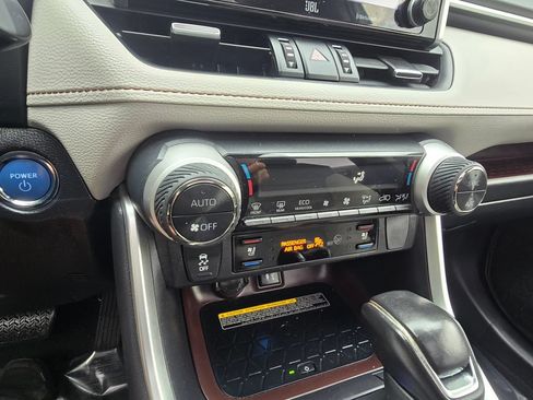 Used 2019 Toyota RAV4 Limited AWD/4WD image 25