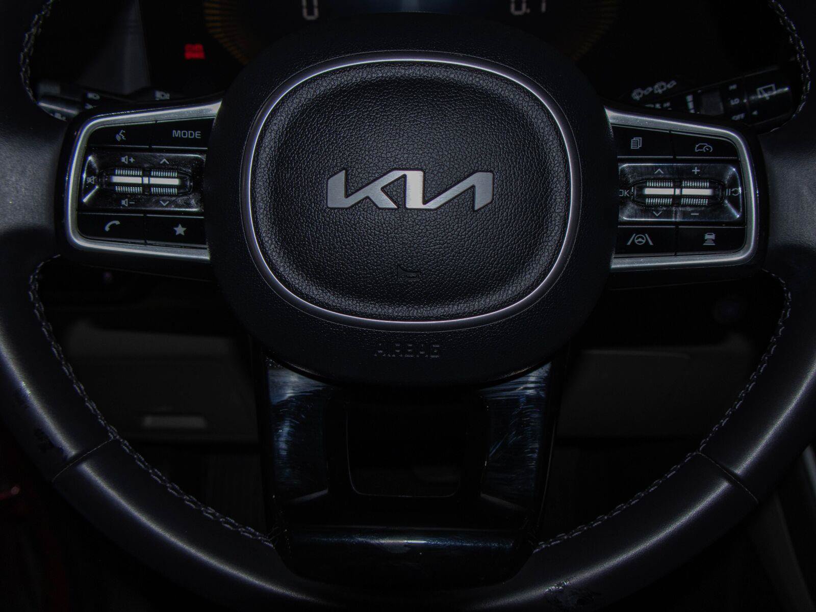 Used 2026 Kia Carnival FWD image 12