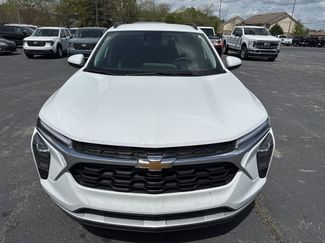 Used 2025 Chevrolet Trax LT w/ Driver Confidence Package video 3