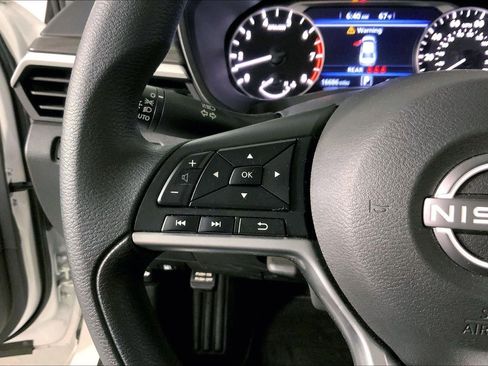 Used 2025 Nissan Altima 2.5 SV image 18