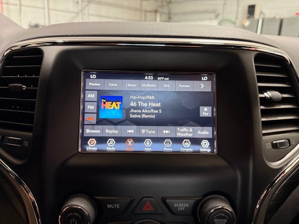 Certified 2020 Jeep Grand Cherokee Laredo AWD/4WD image 13