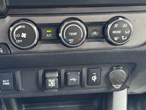 Used 2020 Toyota Tacoma TRD Sport AWD/4WD image 13