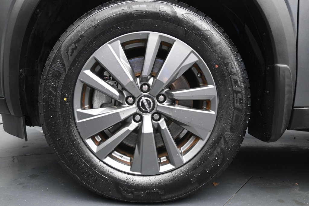 Used 2024 Nissan Pathfinder SV FWD image 12